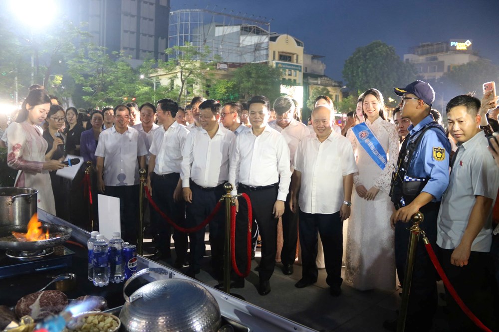 Hải Phòng “đánh thức” không gian văn hóa - ẩm thực về đêm - ảnh 5