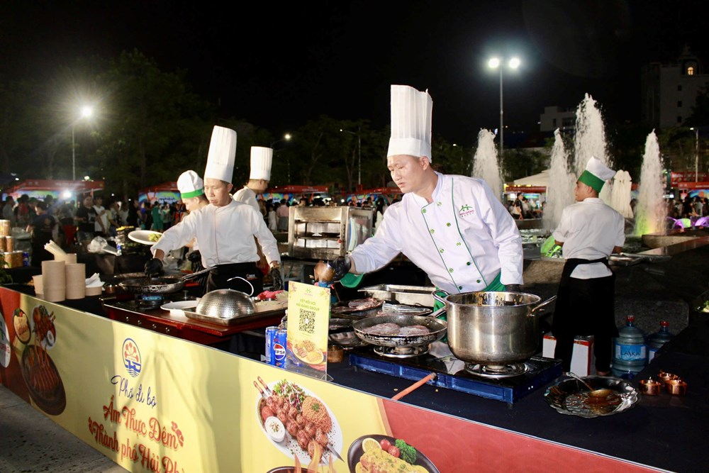 Hải Phòng “đánh thức” không gian văn hóa - ẩm thực về đêm - ảnh 7