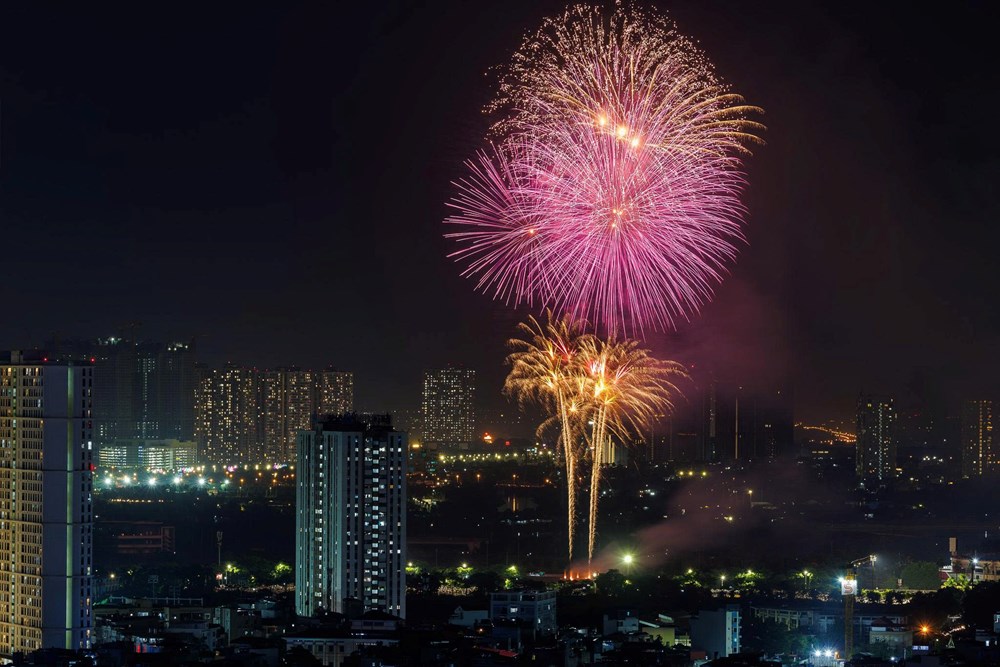 Hà Nội rực sáng pháo hoa, người dân hòa chung niềm tự hào ngày Quốc khánh 2.9 - ảnh 6