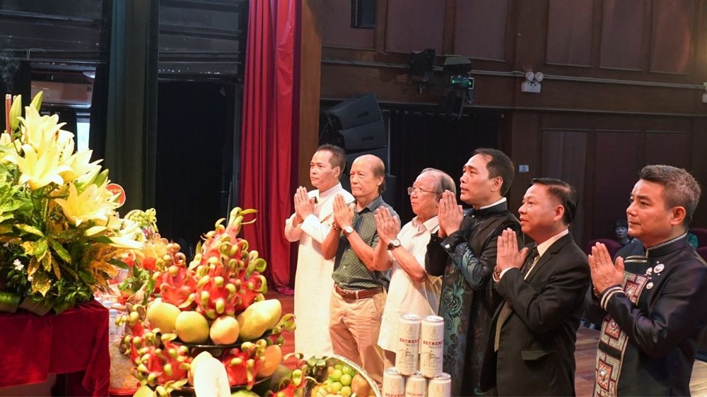 Giữ lửa sân khấu từ lòng tri ân Tổ nghề - ảnh 1