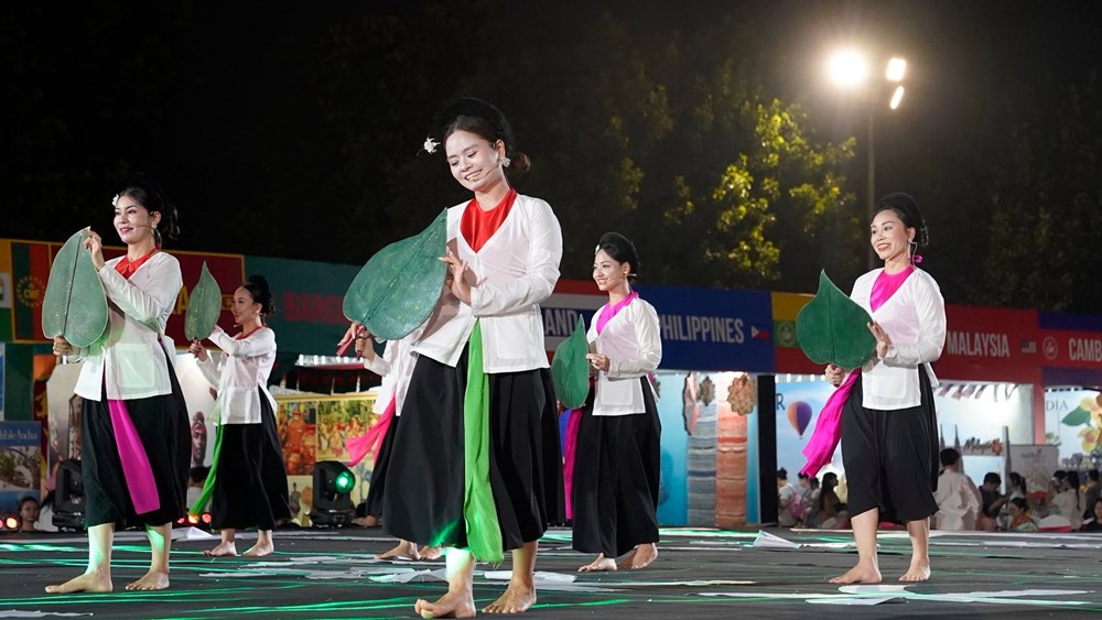 Tuồng, chèo, cải lương lan tỏa tại Lễ hội Văn hóa thế giới tại Hà Nội lần thứ hai - ảnh 8