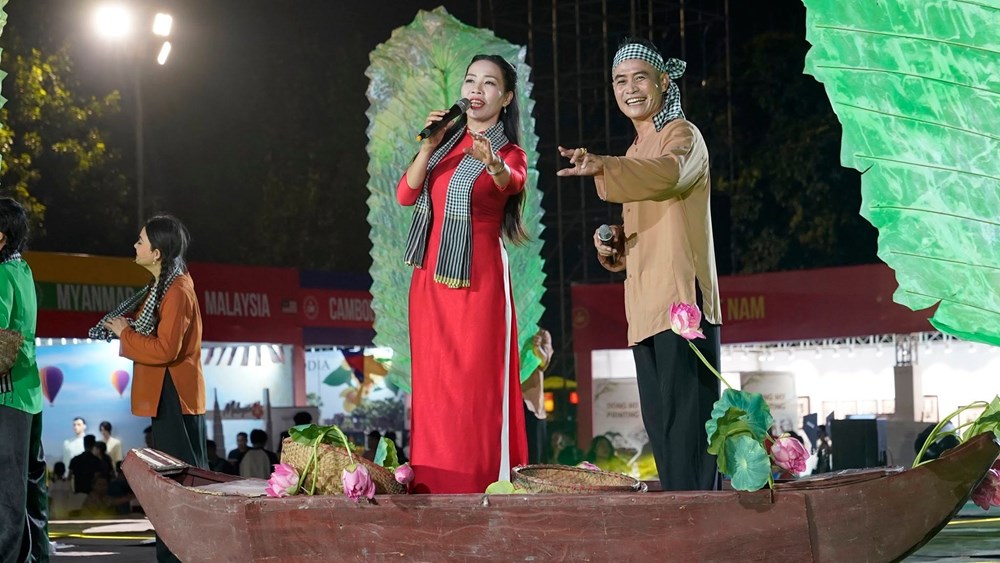 Tuồng, chèo, cải lương lan tỏa tại Lễ hội Văn hóa thế giới tại Hà Nội lần thứ hai - ảnh 1