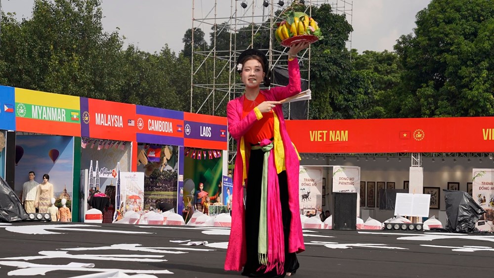 Tuồng, chèo, cải lương lan tỏa tại Lễ hội Văn hóa thế giới tại Hà Nội lần thứ hai - ảnh 7