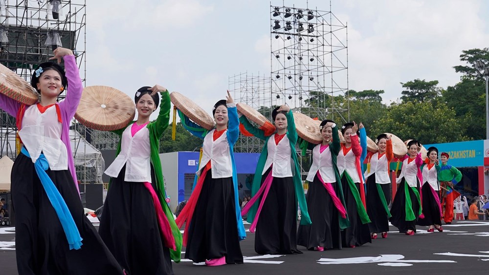 Tuồng, chèo, cải lương lan tỏa tại Lễ hội Văn hóa thế giới tại Hà Nội lần thứ hai - ảnh 9