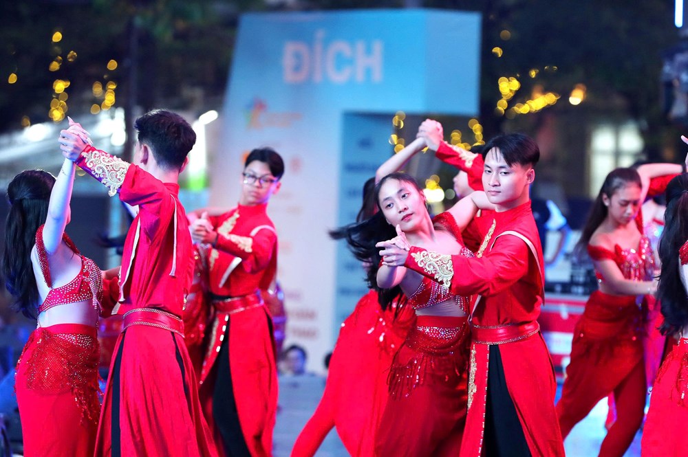 Bộ trưởng Lâm Thị Phương Thanh kiểm tra công tác chuẩn bị Lễ phát động toàn dân tập luyện thể thao - ảnh 9