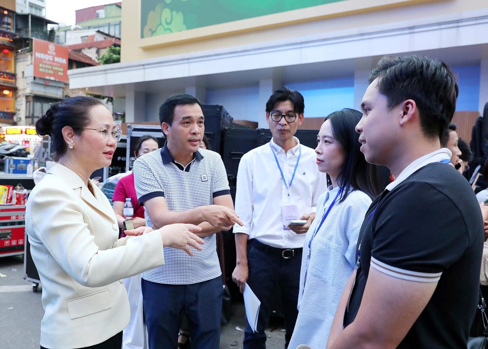 Bộ trưởng Lâm Thị Phương Thanh kiểm tra công tác chuẩn bị Lễ phát động toàn dân tập luyện thể thao - ảnh 6