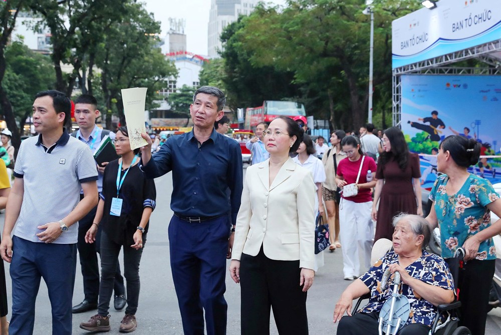 Bộ trưởng Lâm Thị Phương Thanh kiểm tra công tác chuẩn bị Lễ phát động toàn dân tập luyện thể thao - ảnh 5