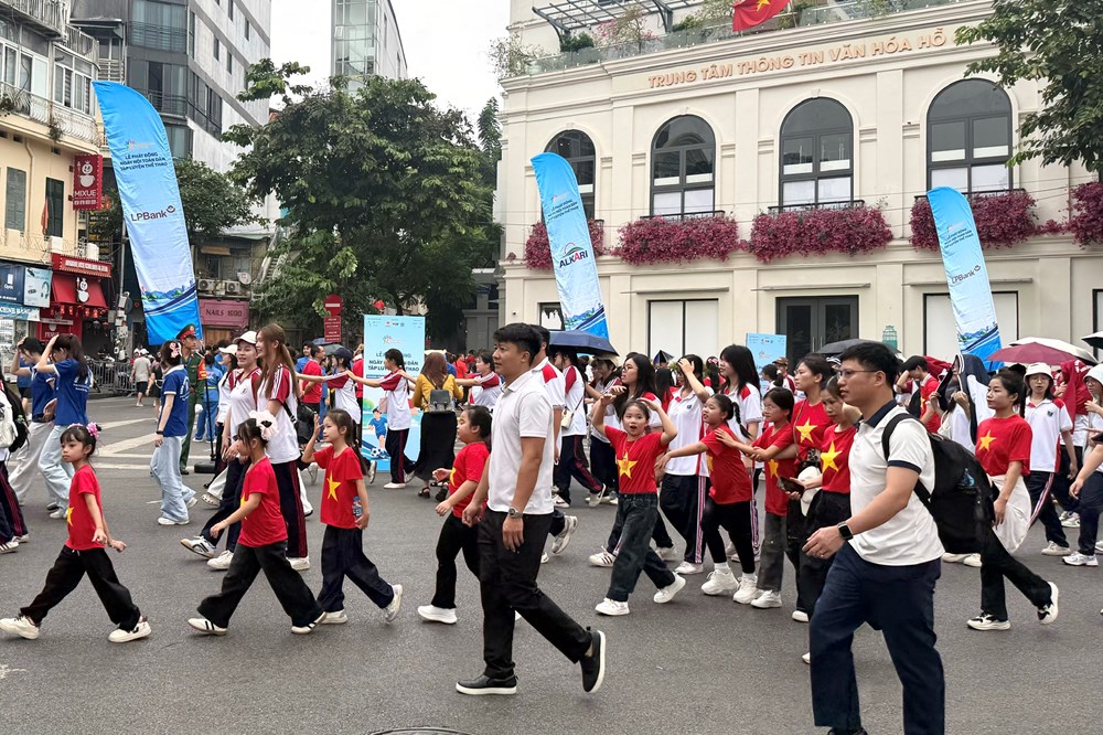 Người dân Thủ đô hào hứng tham gia phong trào toàn dân tập luyện thể thao - ảnh 2
