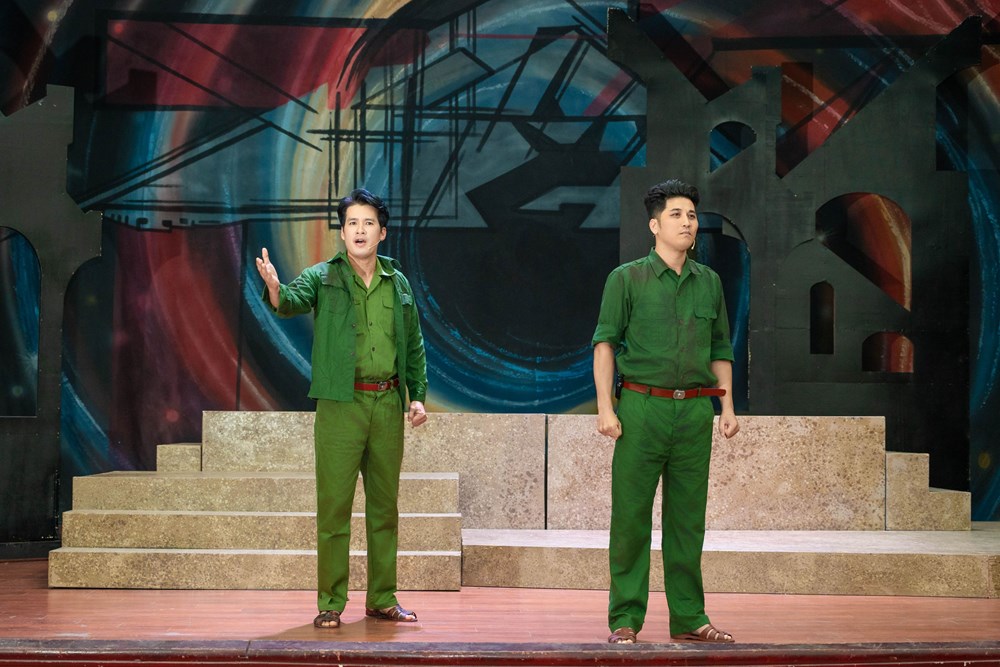 Vở cải lương “Miền hoa phượng” sẽ ra mắt khán giả Hải Phòng tối 17.10 - ảnh 2