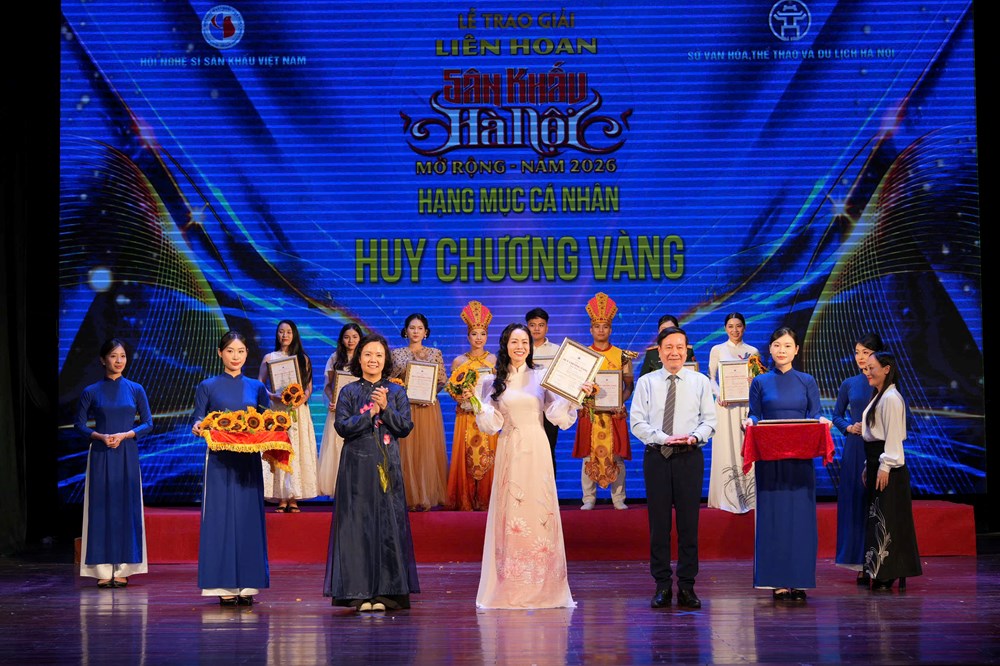 Sân khấu cần kịch bản hay, dàn dựng có chiều sâu - ảnh 4