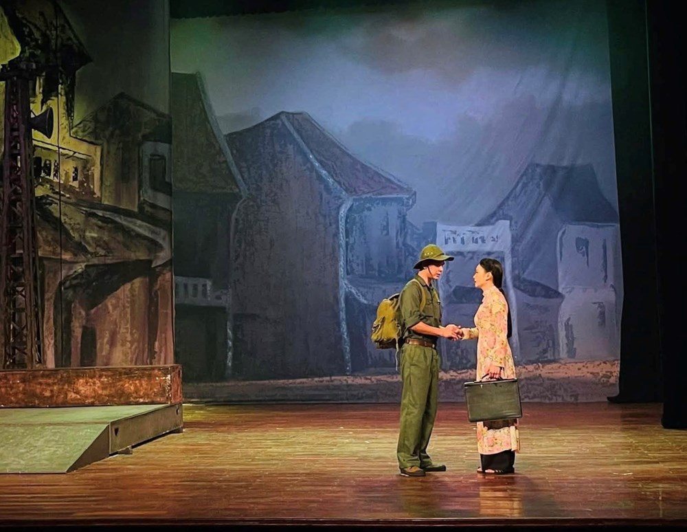 Nhà hát Kịch nói Quân đội: Gặt hái nhiều giải thưởng, không quên học hỏi bạn nghề - ảnh 2