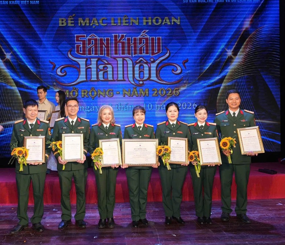 Nhà hát Kịch nói Quân đội: Gặt hái nhiều giải thưởng, không quên học hỏi bạn nghề - ảnh 4