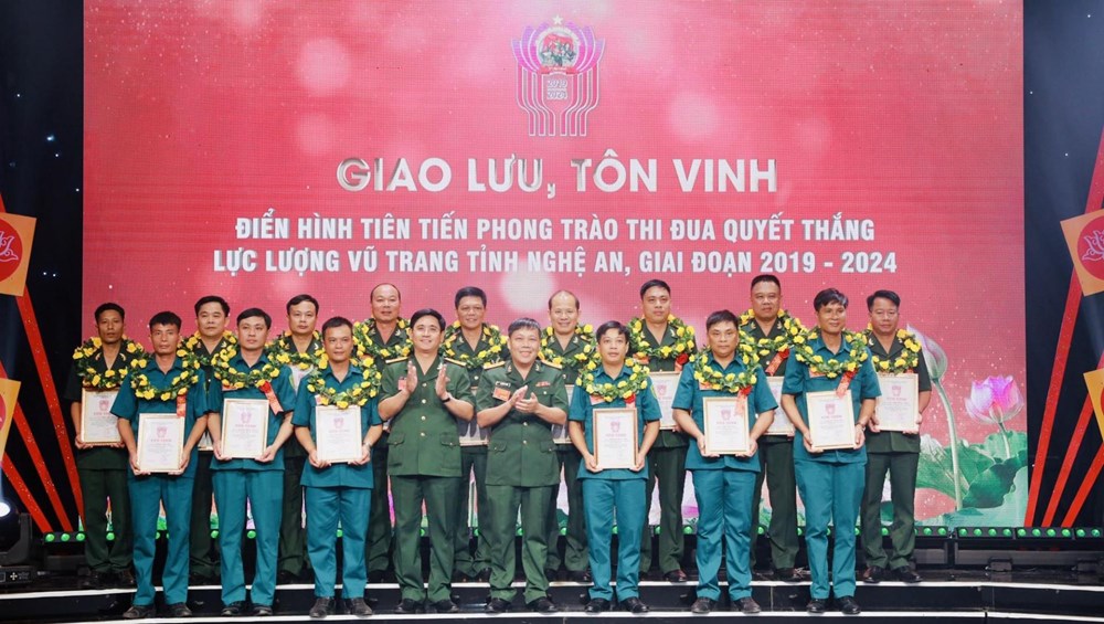 Tôn vinh 30 điển hình tiên tiến trong Phong trào Thi đua Quyết thắng LLVT - ảnh 2