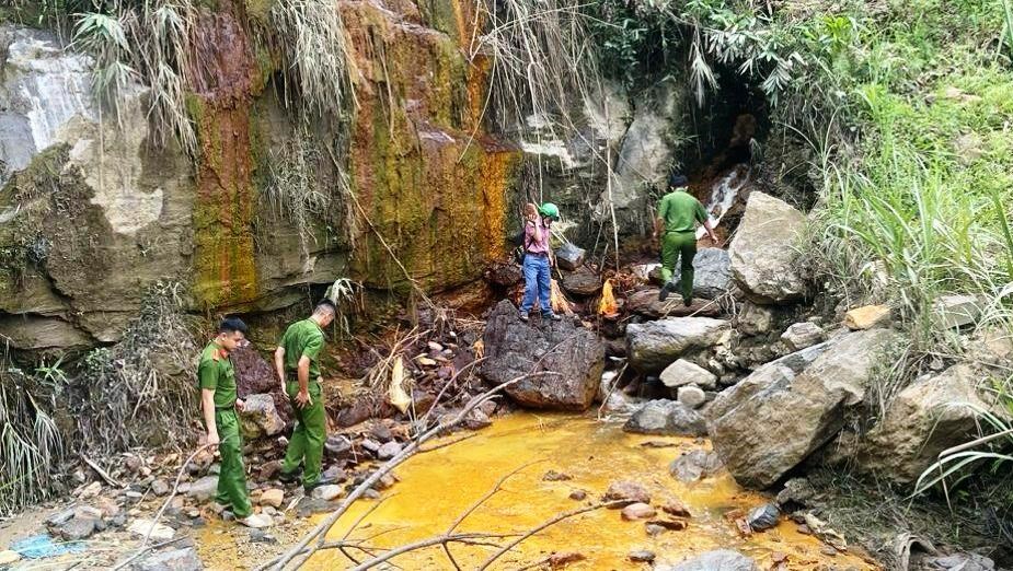 Xác định nguyên nhân khiến cá chết ở “thủ phủ khoáng sản”  - ảnh 3