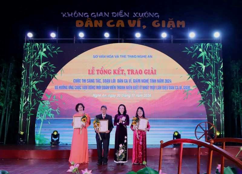 Tái hiện không gian diễn xướng dân ca Ví, Giặm tại Quảng trường Hồ Chí Minh - ảnh 3