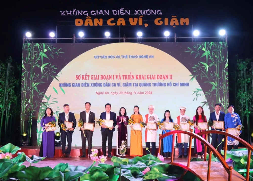 Tái hiện không gian diễn xướng dân ca Ví, Giặm tại Quảng trường Hồ Chí Minh - ảnh 2