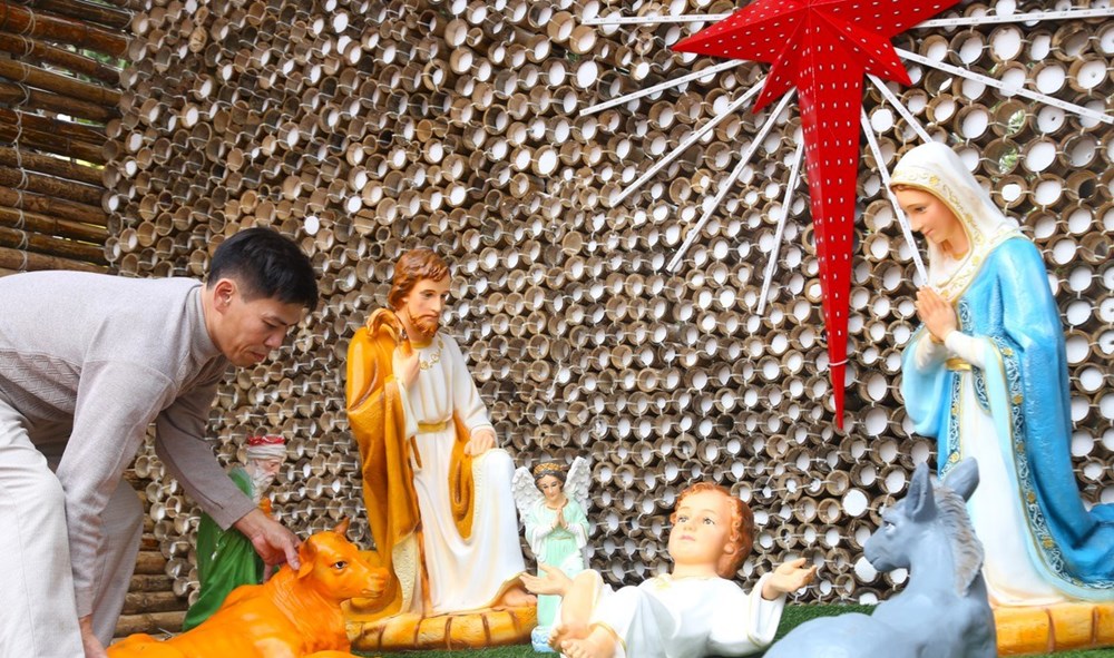 Cây thông Noel “độc đáo” làm từ hơn một nghìn cây tre, nứa - ảnh 2