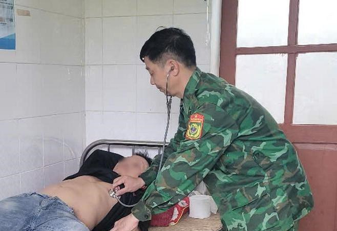 Cứu sống người đàn ông ăn lá ngón tự tử vì mâu thuẫn gia đình - ảnh 1