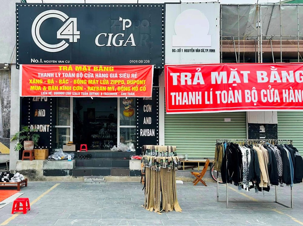 Kinh doanh gặp khó, hàng loạt cửa hàng tại tuyến phố sầm uất đóng cửa - ảnh 2