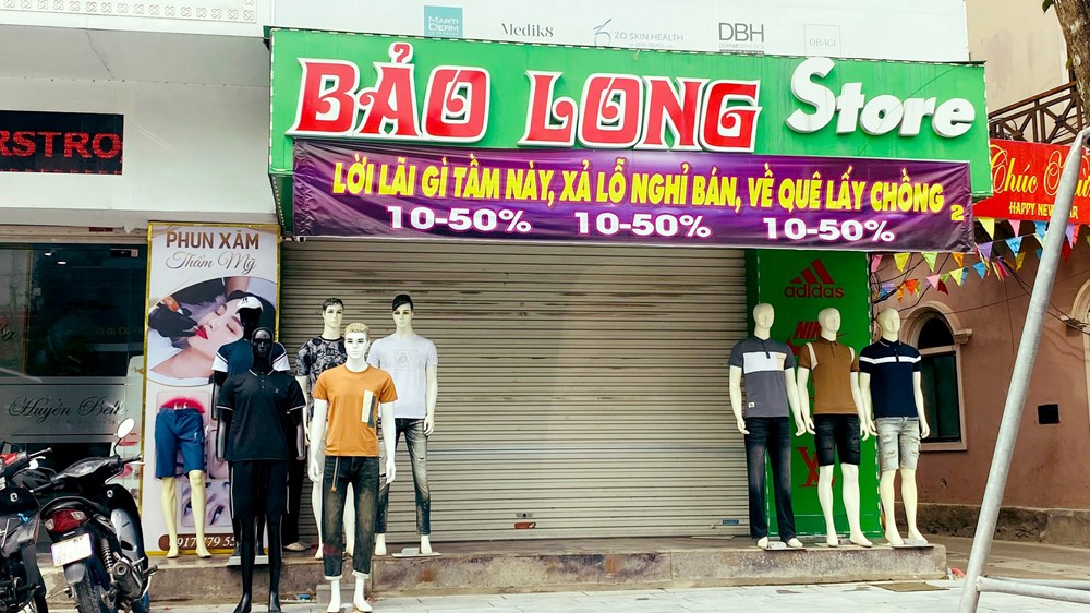 Kinh doanh gặp khó, hàng loạt cửa hàng tại tuyến phố sầm uất đóng cửa - ảnh 4