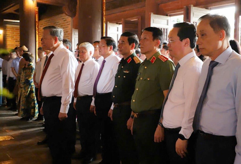 Tổng Bí thư Tô Lâm dâng hương tưởng niệm Chủ tịch Hồ Chí Minh tại Khu di tích Kim Liên - ảnh 4