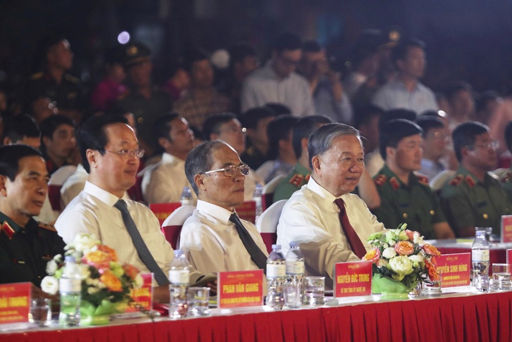 Tổng Bí thư Tô Lâm dự khai hội Làng Sen, khánh thành tượng “Bác Hồ về thăm quê” - ảnh 1