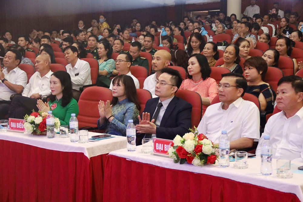 Sôi nổi hội diễn “Tiếng hát Làng Sen” toàn quốc 2025 - ảnh 2