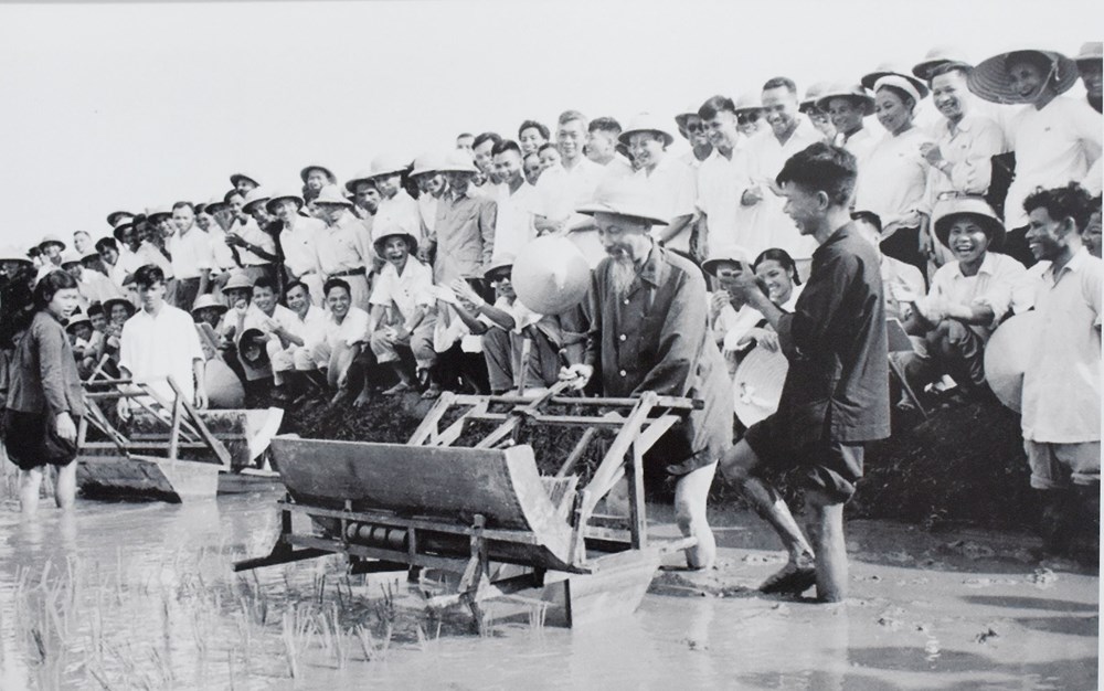 Những tư liệu đặc biệt tại Triển lãm “Hồ Chí Minh đẹp nhất tên Người” - ảnh 2