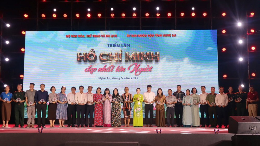 Những tư liệu đặc biệt tại Triển lãm “Hồ Chí Minh đẹp nhất tên Người” - ảnh 4