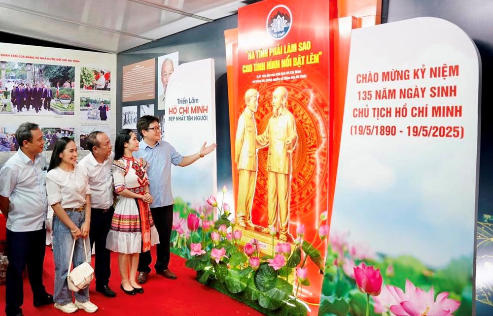 Những tư liệu đặc biệt tại Triển lãm “Hồ Chí Minh đẹp nhất tên Người” - ảnh 5