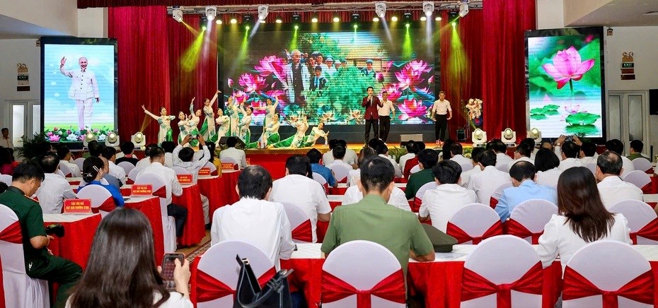 Dấu ấn 10 năm học tập và làm theo tư tưởng, đạo đức, phong cách Hồ Chí Minh - ảnh 3