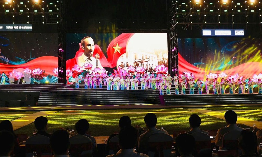 Sâu lắng chương trình nghệ thuật “Hồ Chí Minh - Người là niềm tin tất thắng“ - ảnh 3