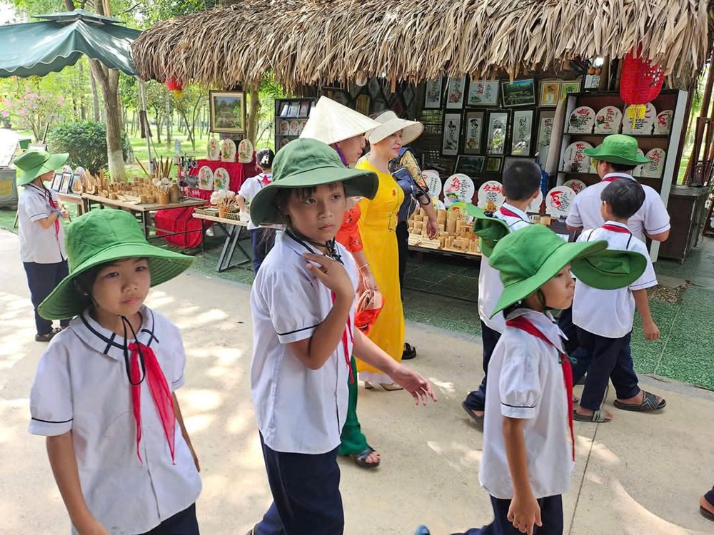 Lắng đọng những xúc cảm thiêng liêng trên quê Bác - ảnh 5