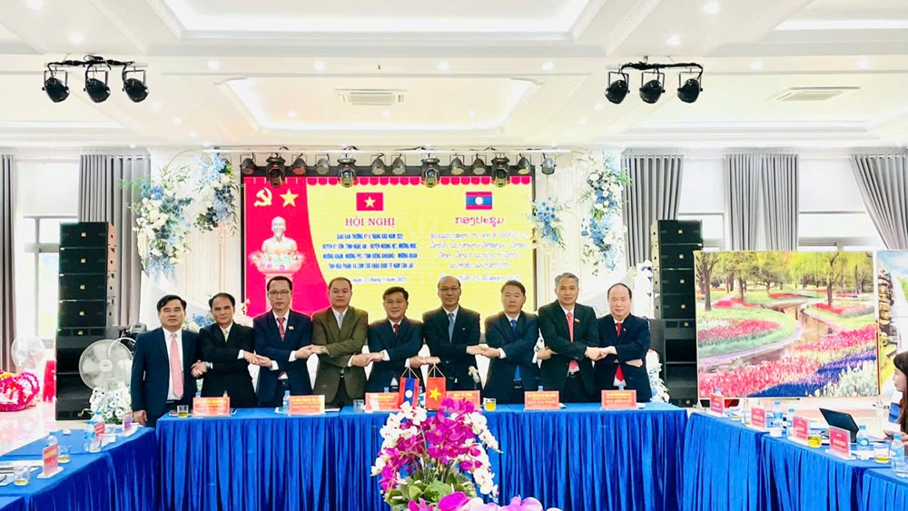 Thắt chặt hợp tác, gắn kết tình hữu nghị Việt - Lào nơi biên giới - ảnh 2