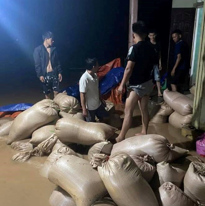 Mưa lớn kéo dài gây lũ, nhiều xã ngập nặng - ảnh 3
