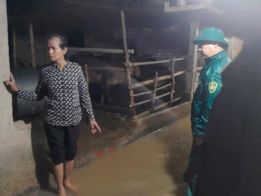 Mưa lớn kéo dài gây lũ, nhiều xã ngập nặng - ảnh 4