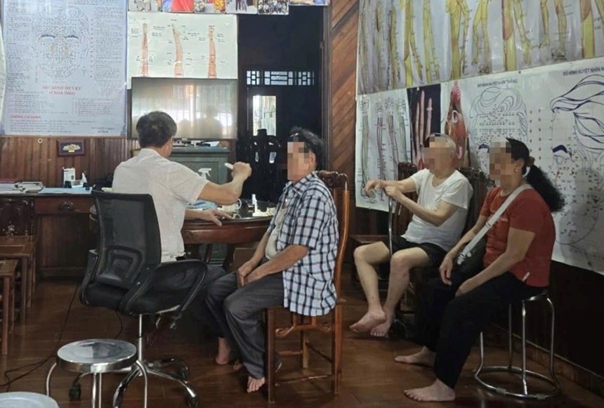 Đình chỉ hoạt động cơ sở chữa bệnh bằng nước i-on kiềm không phép - ảnh 2