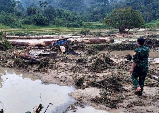 Lũ quét gây thiệt hại lớn về tài sản người dân khu vực biên giới - ảnh 4