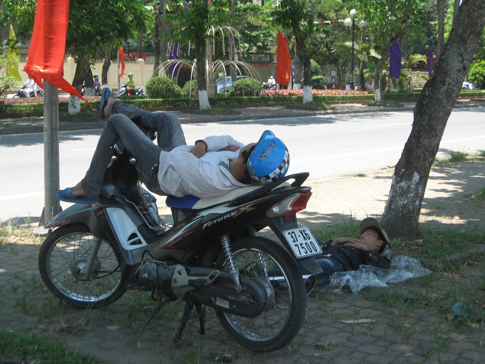 Lao động oằn mình mưu sinh trong “chảo lửa” xứ Nghệ - ảnh 5