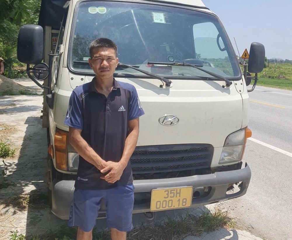 Một tài xế liên tiếp bị bắt vì chở hàng tấn da, nội tạng động vật bốc mùi - ảnh 1