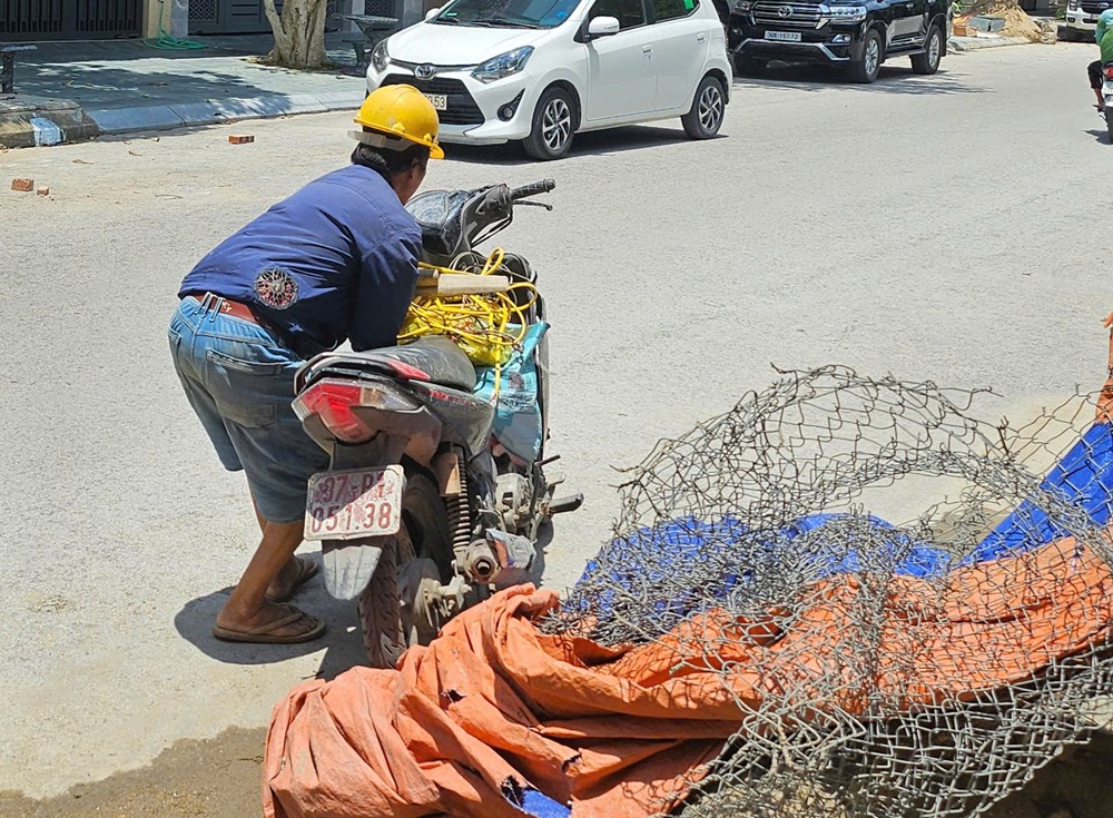 Lao động oằn mình mưu sinh trong “chảo lửa” xứ Nghệ - ảnh 2
