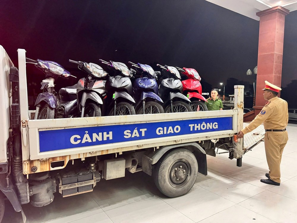 Bắt giữ 28 đối tượng mang hung khí “hỗn chiến” tại cây xăng - ảnh 3