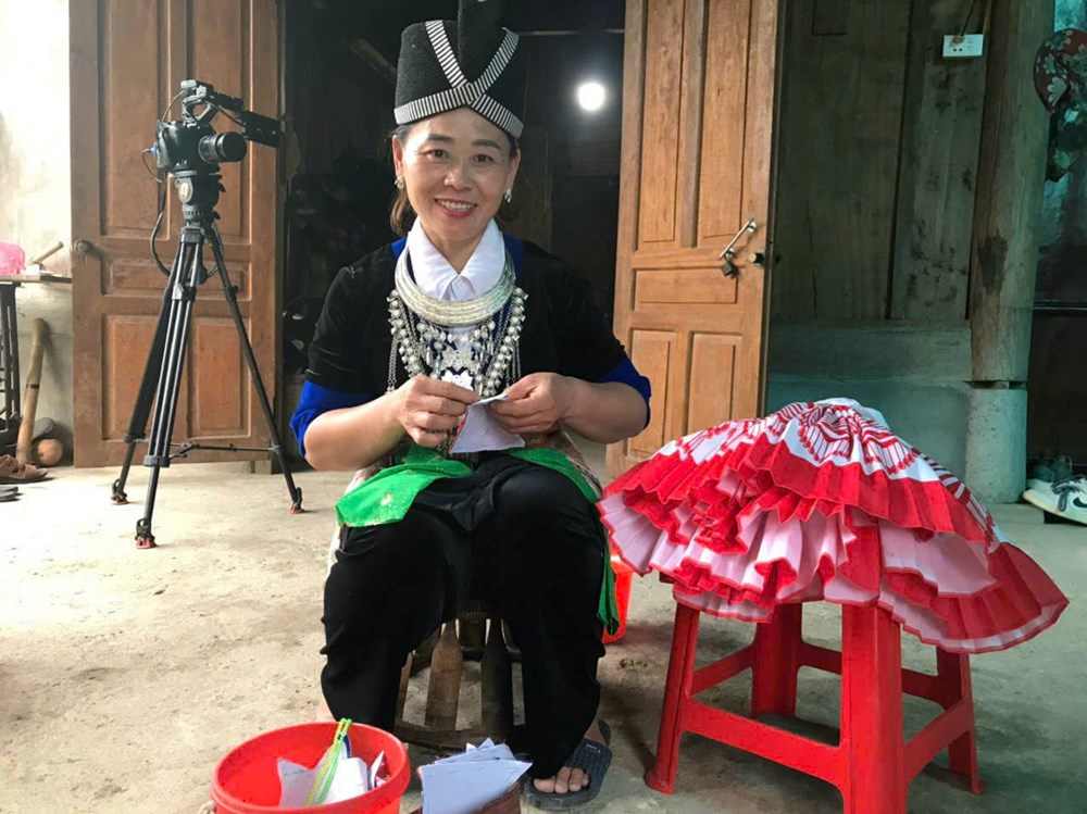 Nghệ nhân người Mông giữ bản sắc thêu Pà Tâu giữa đại ngàn - ảnh 2