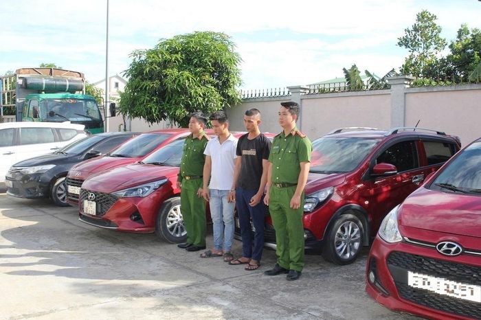 Khởi tố hai đối tượng lừa đảo hơn 5 tỉ đồng bằng chiêu thức thuê ô tô rồi đi cầm cố - ảnh 1