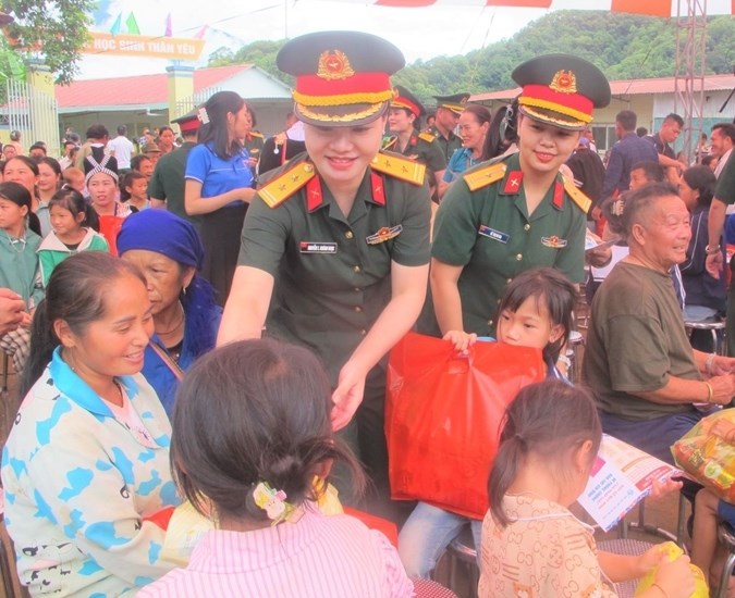 Tuyên truyền, phổ biến pháp luật sinh động, gần gũi cho người dân biên giới - ảnh 3