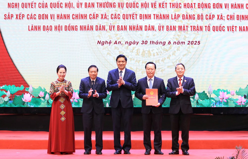Nghệ An công bố thực hiện mô hình chính quyền địa phương 2 cấp - ảnh 1