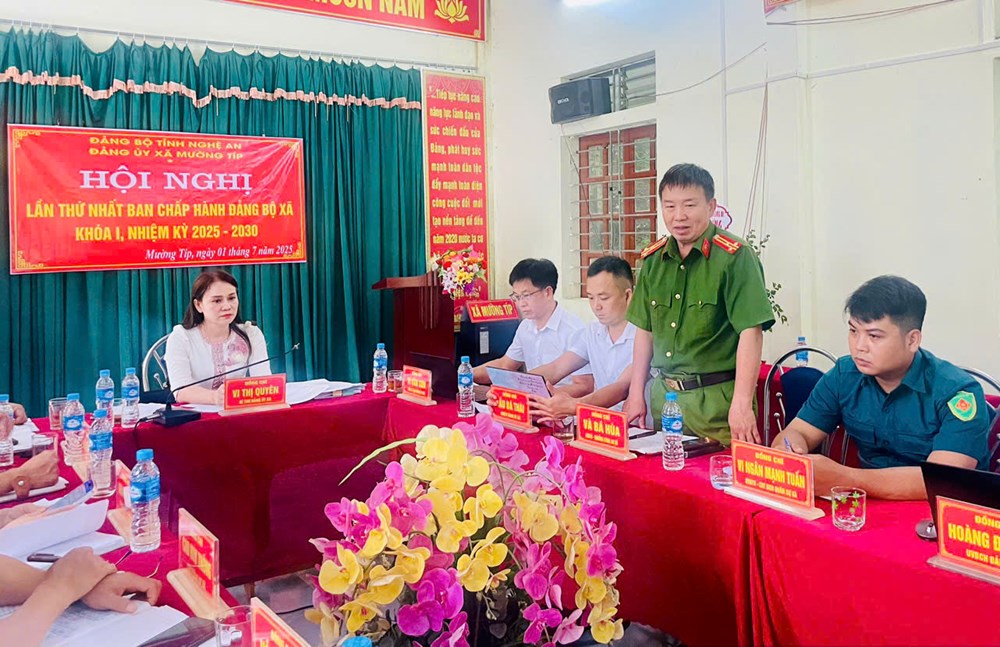Khí thế mới xã vùng biên giới trong ngày đầu vận hành chính quyền hai cấp - ảnh 1