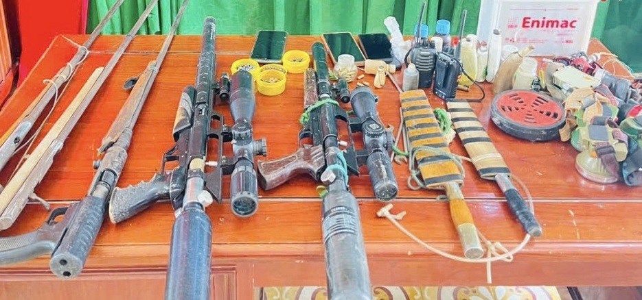 Khởi tố 3 đối tượng về hành vi tàng trữ súng quân dụng trái phép - ảnh 2
