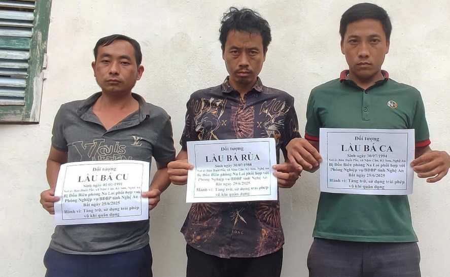Khởi tố 3 đối tượng về hành vi tàng trữ súng quân dụng trái phép - ảnh 1