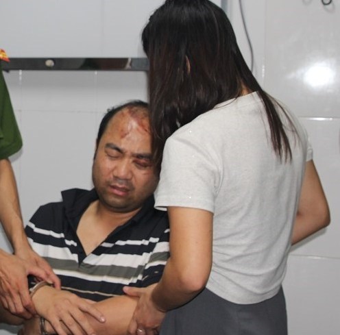 Tạm giữ tài xế ô tô gây tai nạn liên hoàn rồi rơi xuống sông  - ảnh 1